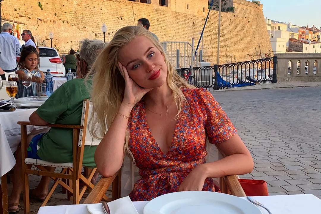 De Nederlandse Nachtleven Ervaren: Een Avondje Uit met Escorts in Nederland